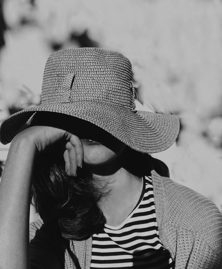 عکس پروفایل دخترونه سیاه سفید بدون قیافه