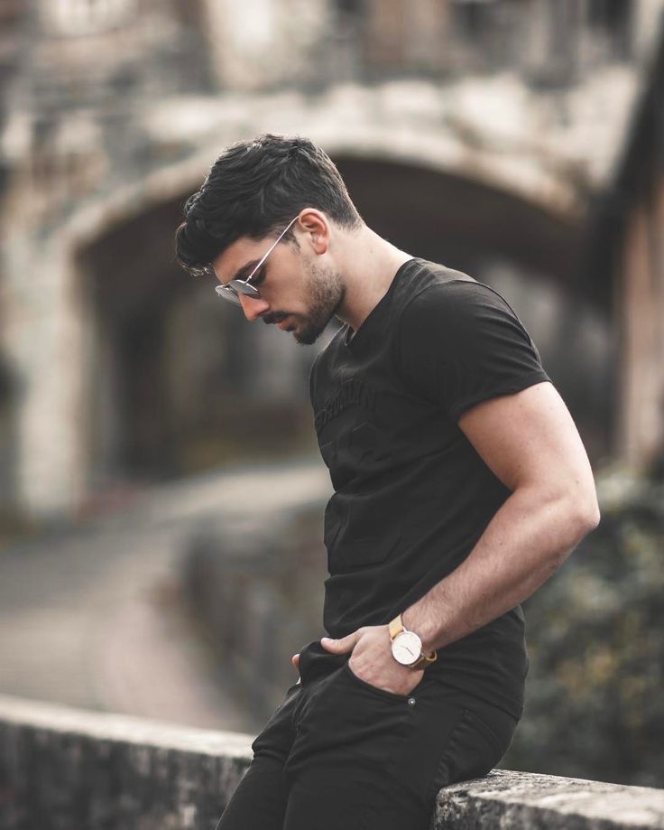 عکس پروفایل پسرانه لاکچری با ژست نیمرخ