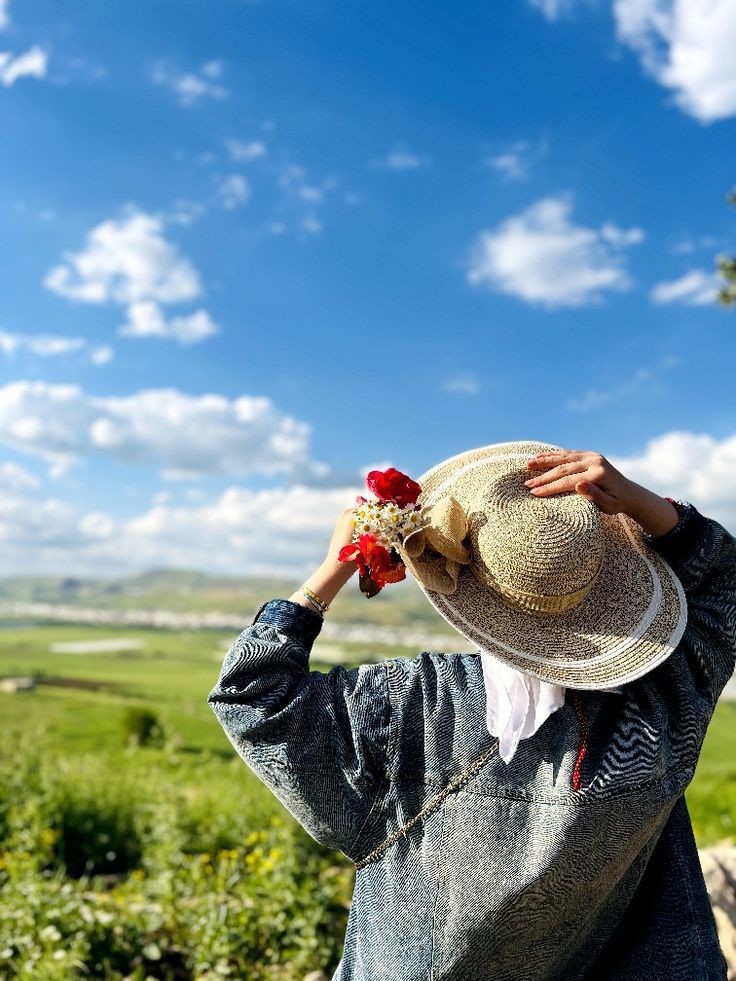 عکس دختر فیک برای پروفایل در طبیعت